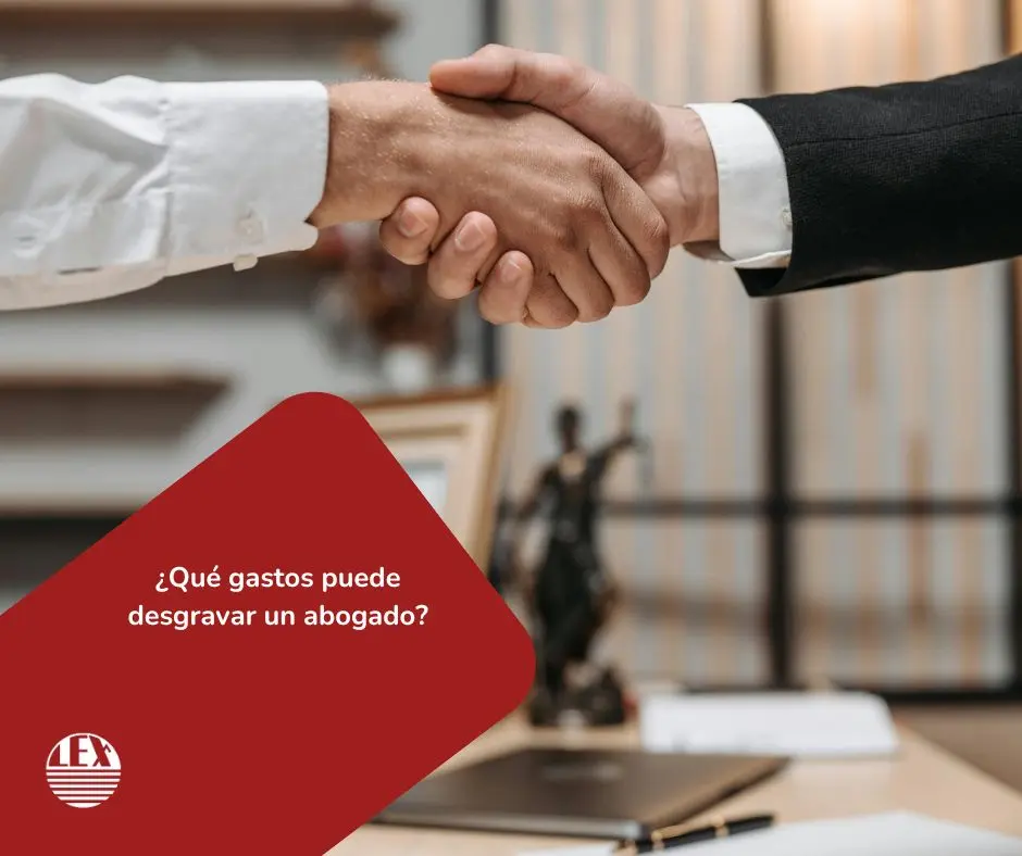 Imagen de personas terminando un trato usada para fondo de blog de qué gastos puede desgravar un abogado