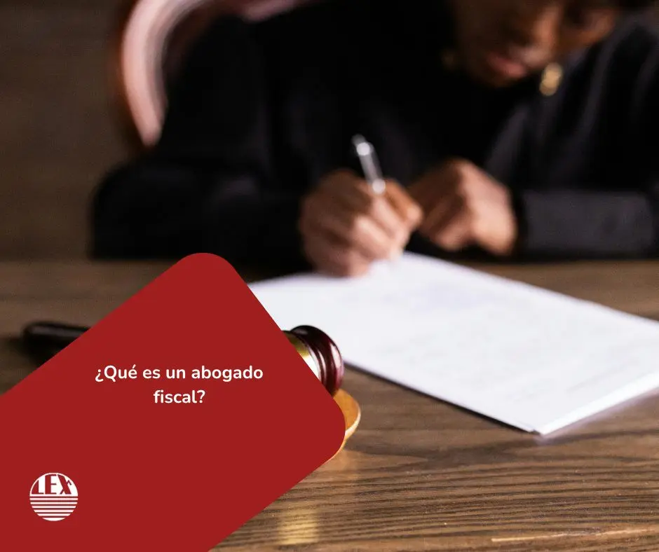 Imagen de jueza usada de fondo para blog de quee es un abogado fiscal y cuando necesitas sus servicios
