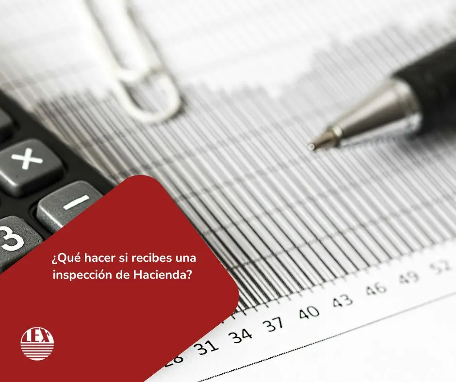 imagen de bolígrafo con impuestos usada como fondo de blog de qué hacer si tienes una inspección de hacienda