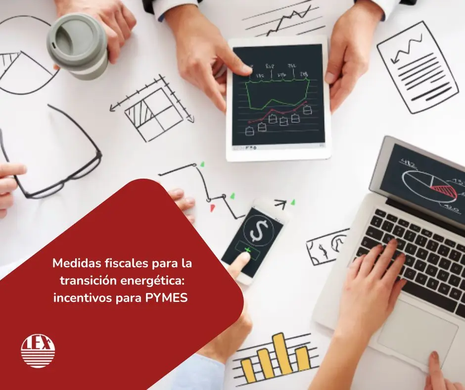 PYME instalando paneles solares con incentivos fiscales para la transición energética